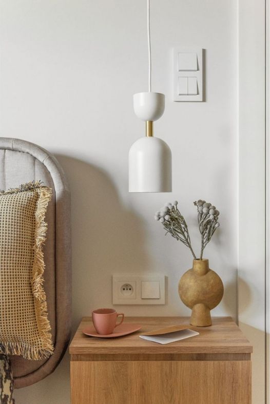 SUPURU plafonnier blanc avec tube en laiton
