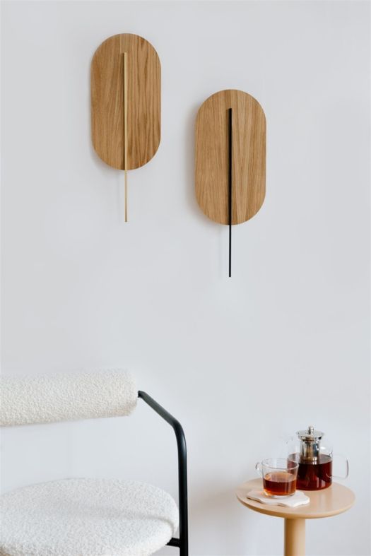 ROKKE WOOD applique murale en bois avec détails noirs