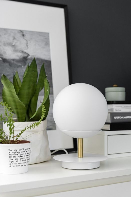 PLAAT ST lampe de table blanche avec laiton