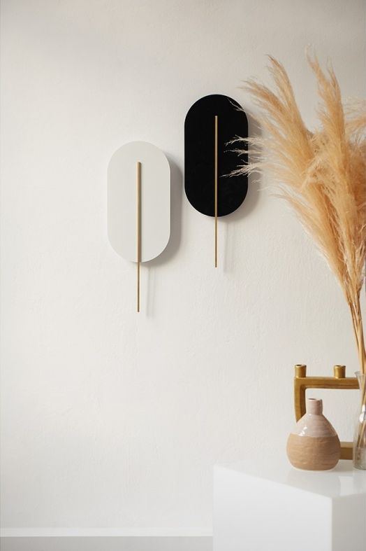 ROKKE applique murale blanche avec détails en laiton