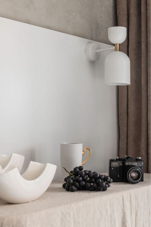 SUPURU W lampe murale / applique murale orientable blanche avec tube en laiton