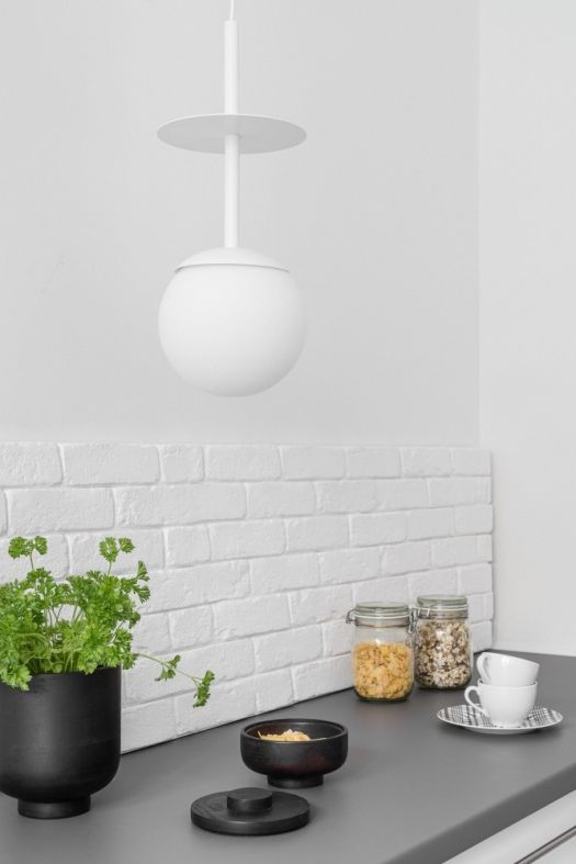 PLAAT Lampe suspendue blanche avec laiton
