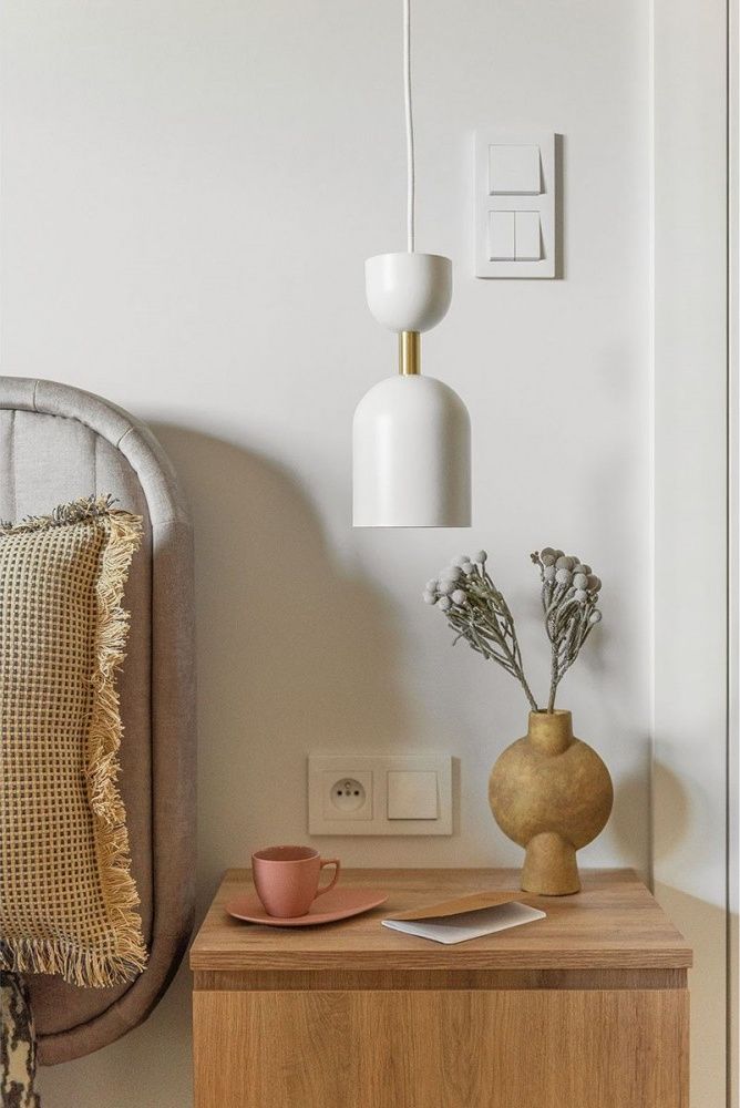 SUPURU plafonnier blanc avec tube en laiton
