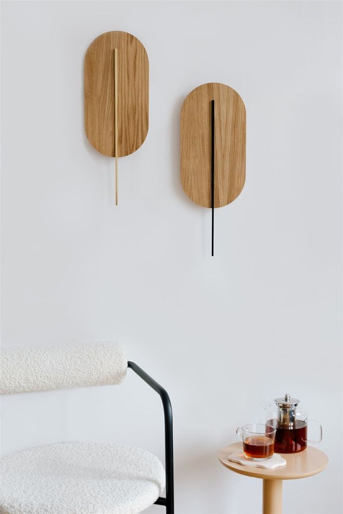 ROKKE WOOD applique murale en bois avec détails noirs
