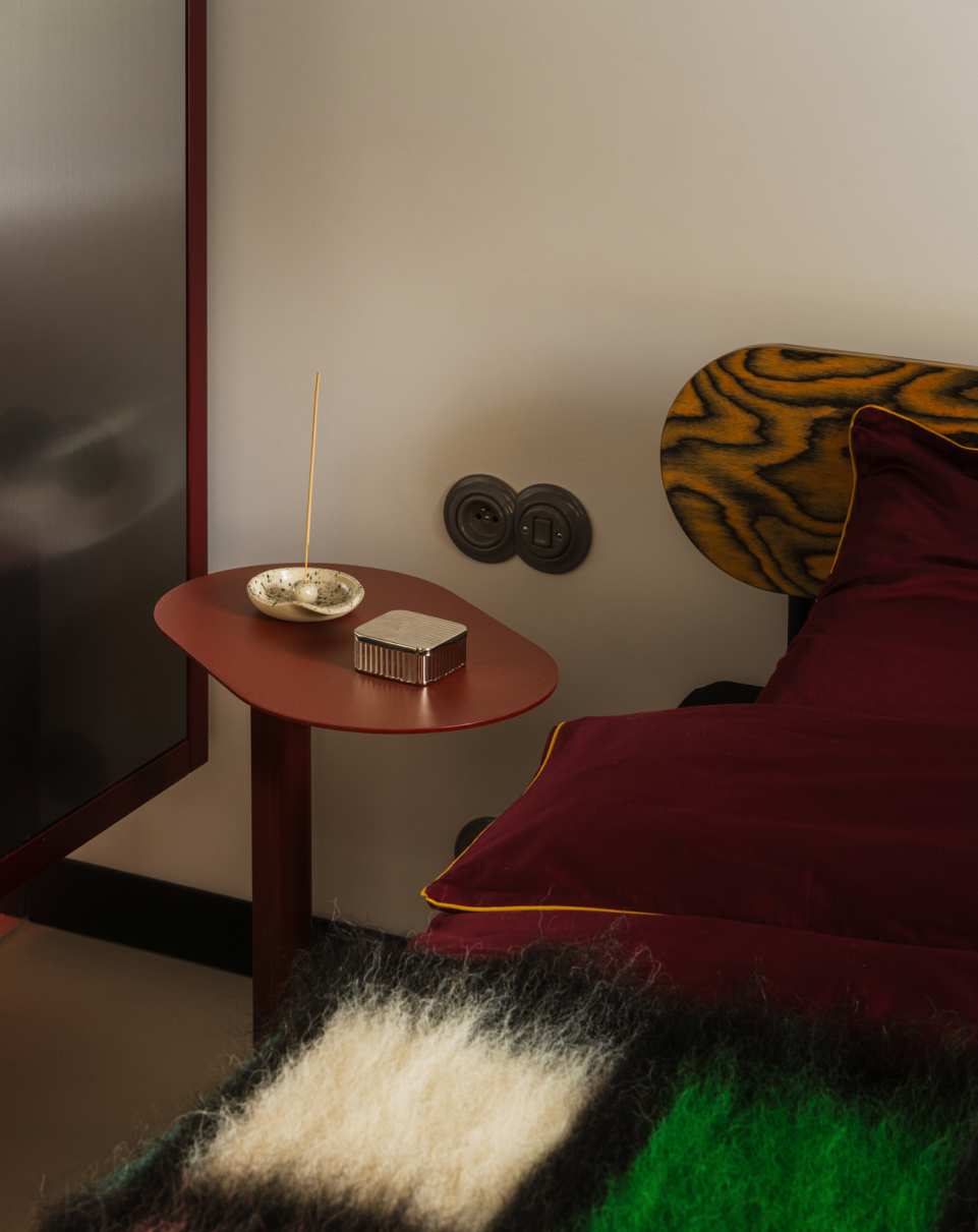 Table d’appoint en acier LONDO rouge martien