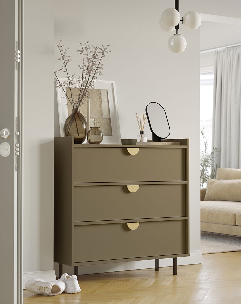 Commode SIGI KSM1
Couleur : brun café
Pied : Noir
Poignée : Poignée en chêne RIND