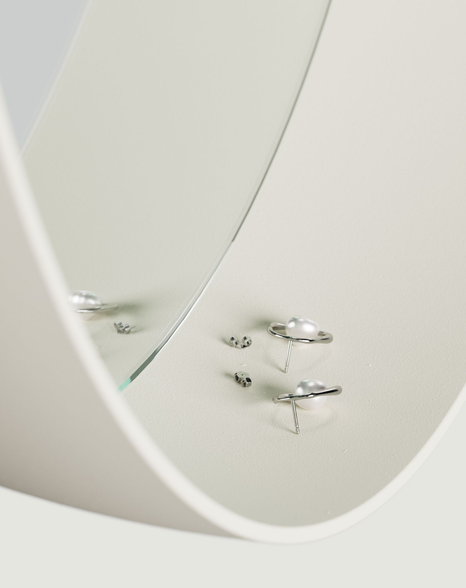 Miroir LULO Ø58 cm
Couleur : Voie lactée