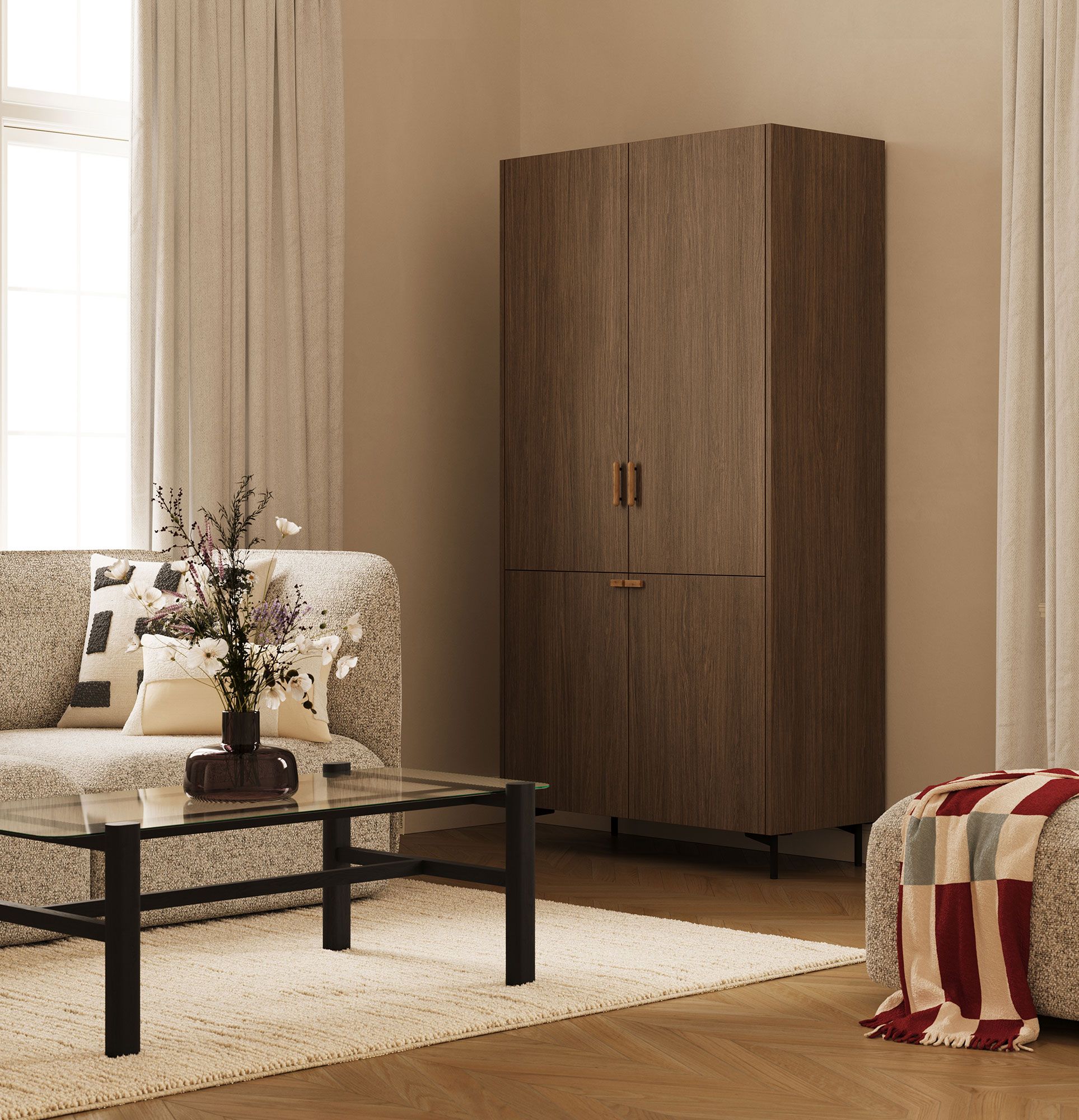 Armoire SKRA SKR47
Couleur : Chêne chocolaté
Pied : noir
Poignée : Cigare et coin en chêne